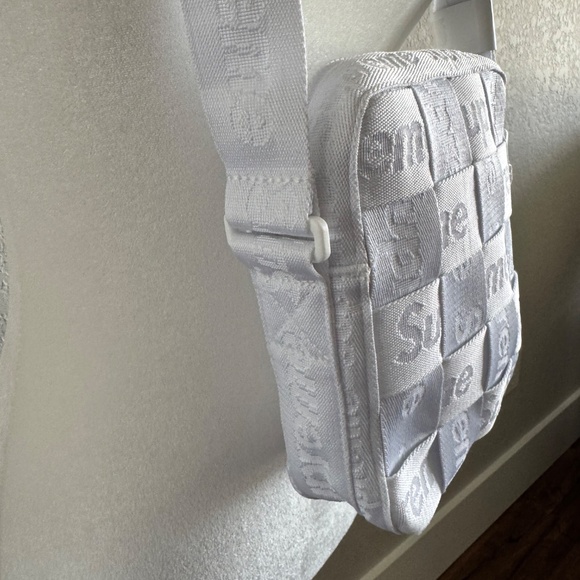 New Supreme Woven Shoulder Bag White SS23 Jacquard Adjustable HTF - Picture 14 of 14